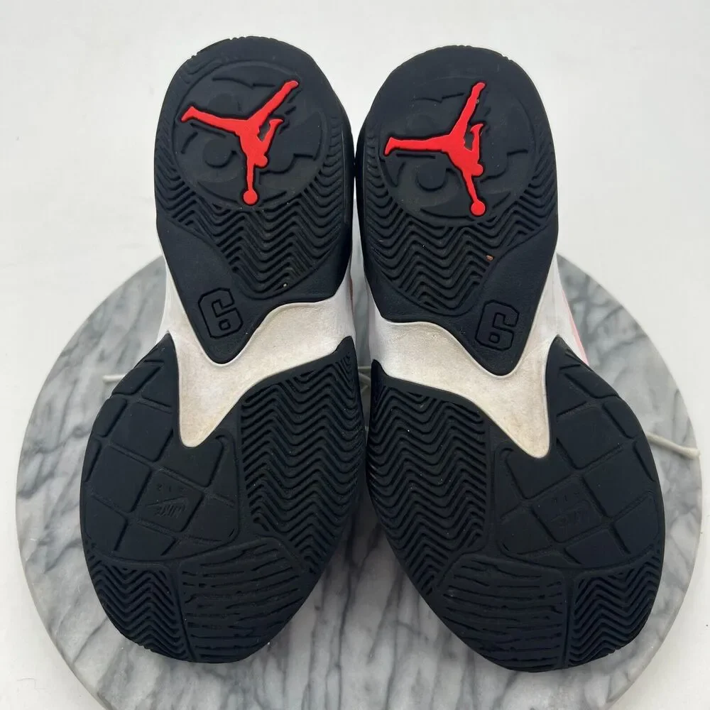 Nike Air Jordan Max Aura 3 Sneaker Big Kid Youth 5Y White Atmosphere Infrared 23